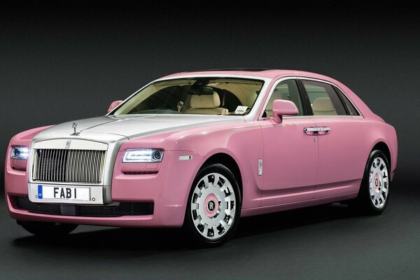 Voiture rose Rolls-Royce pour la bonne humeur