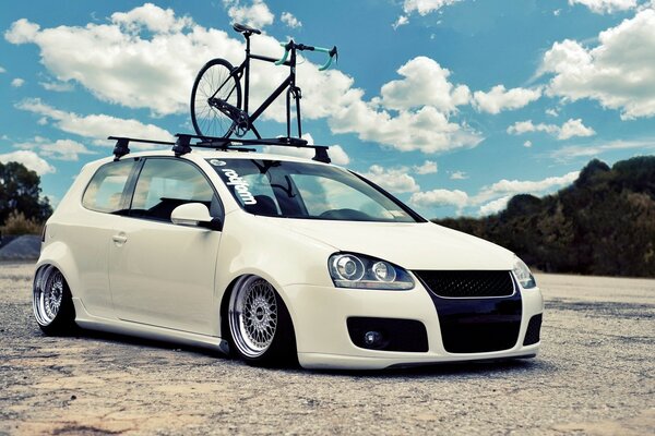 Grey Volkswagen golf with a bicycle on the roof