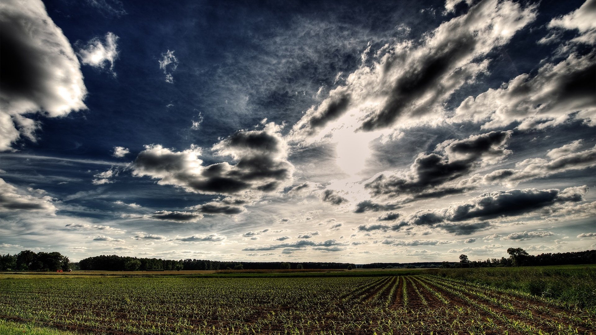 nuages extraordinaires champ labouré bleu ciel champ