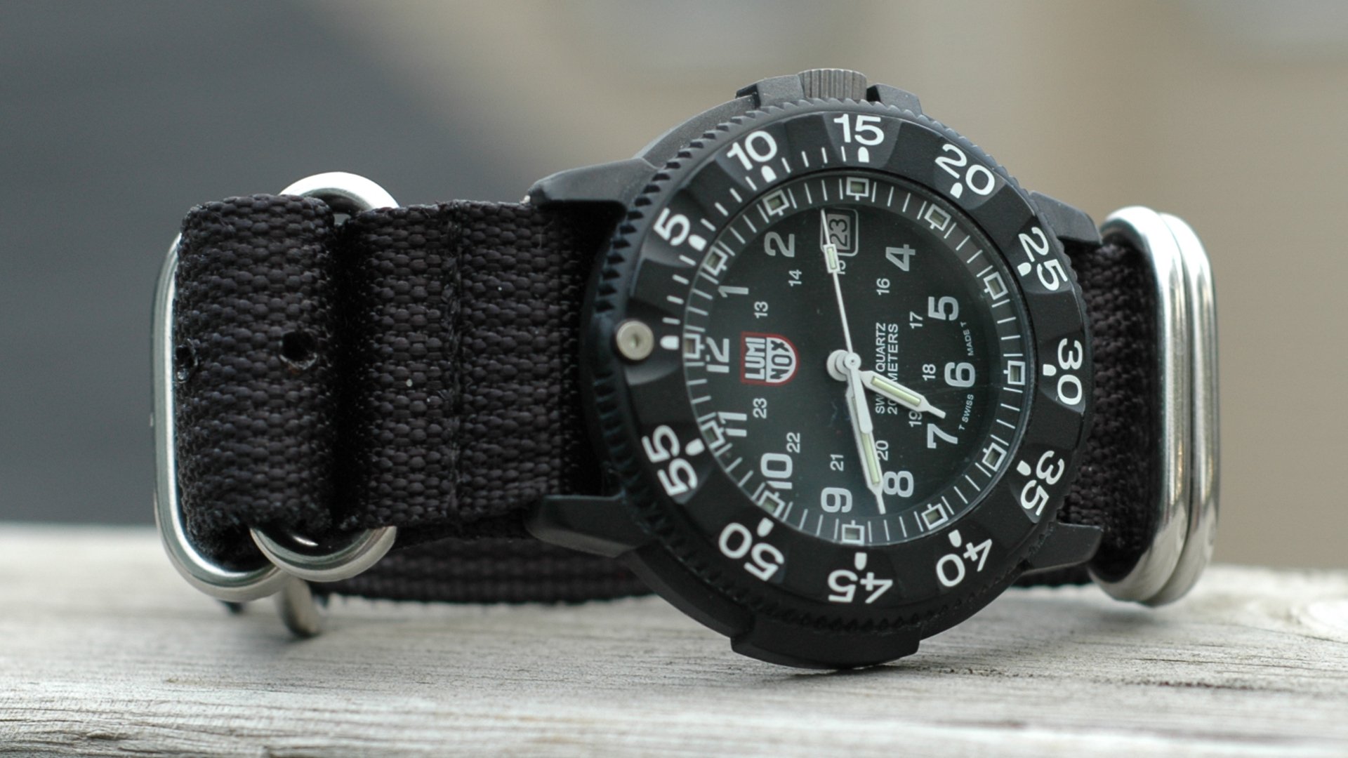 luminox montre bracelet réticule verre