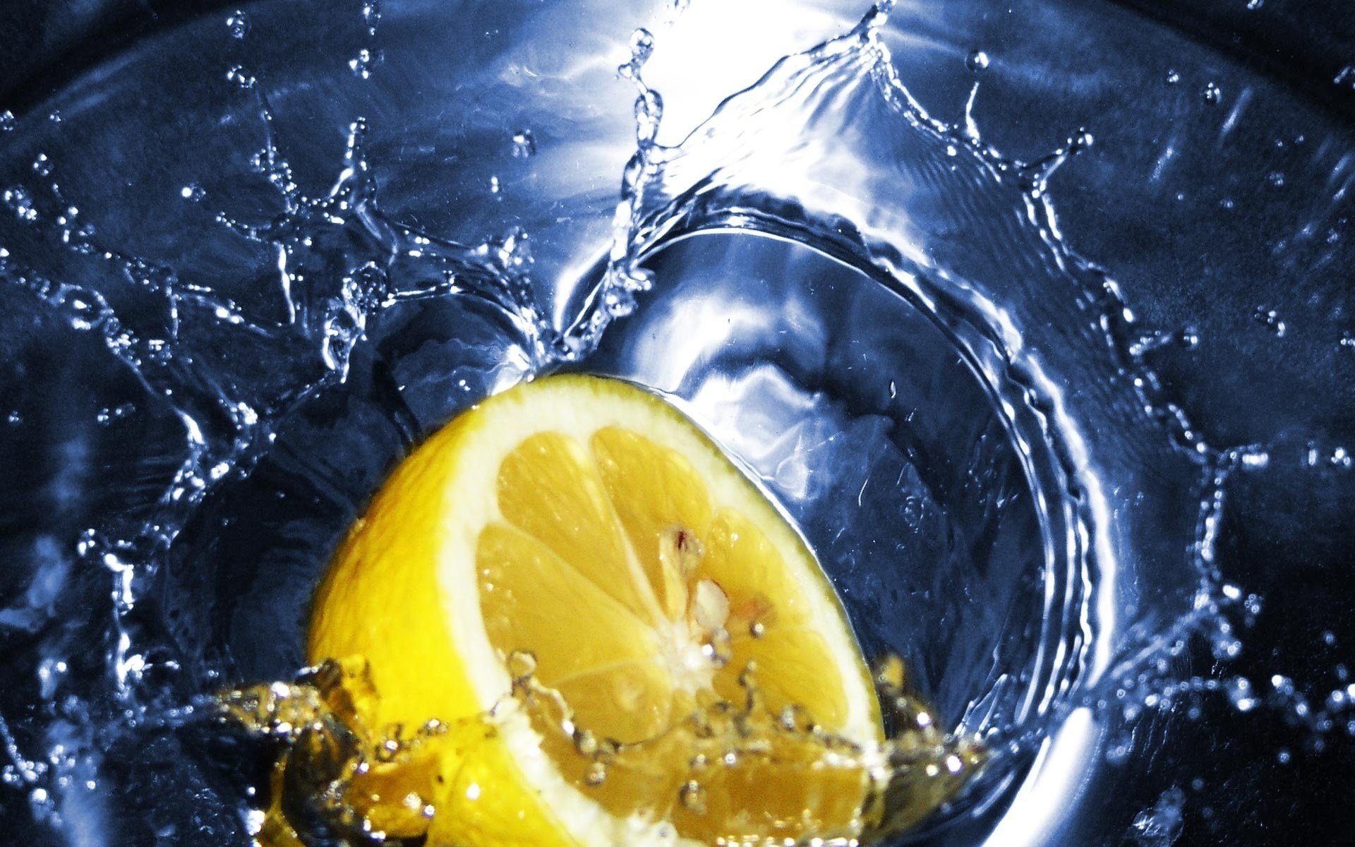 zitronenboden wasser spritzer zitrusfrucht frucht