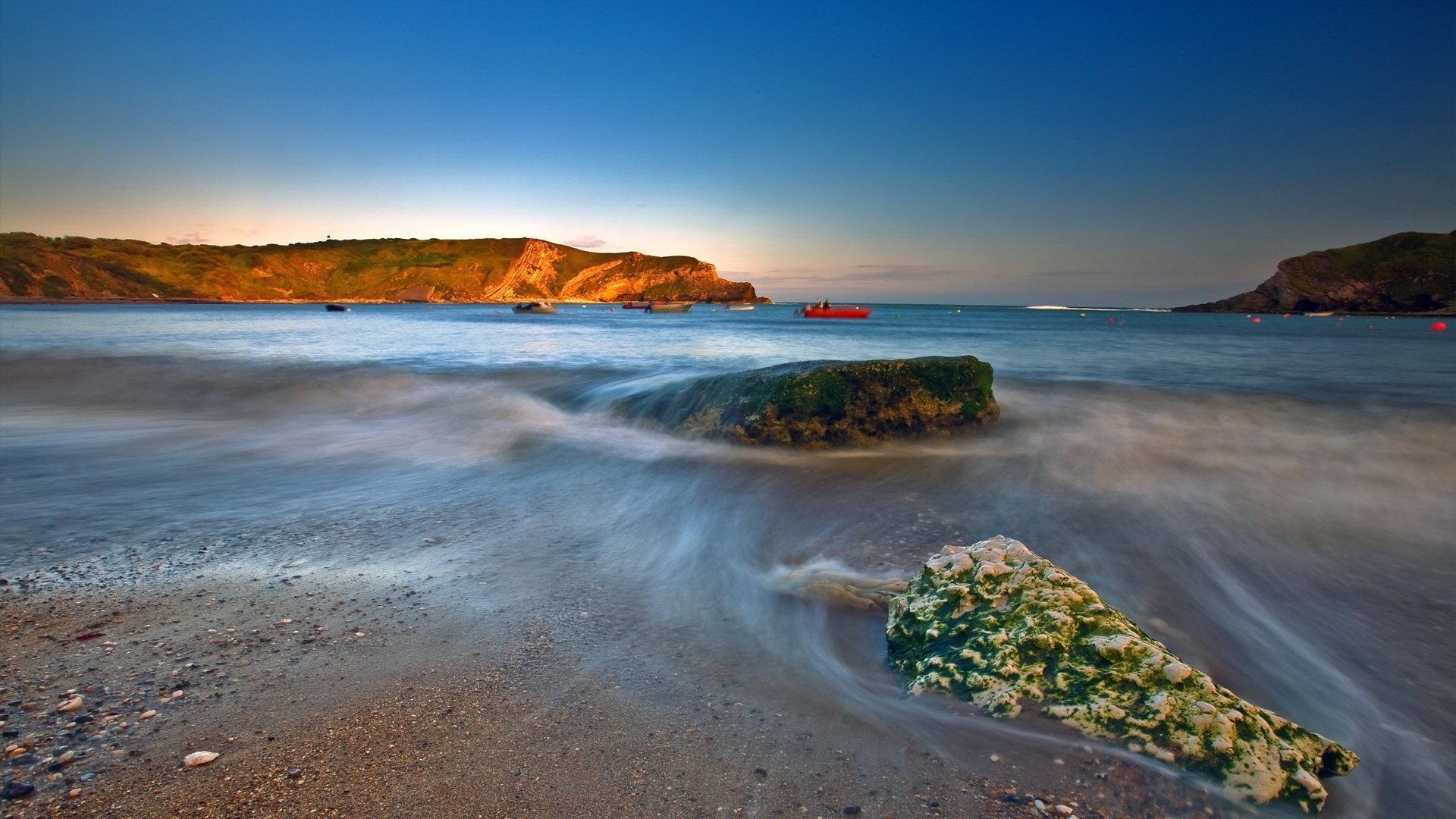 grüne malerei stein nebliges wasser berge wasser meer boot felsen brandung ufer strand wellen