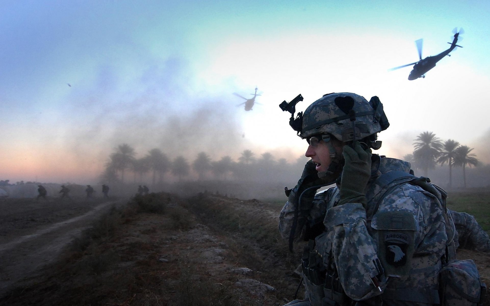 guerra helicópteros comunicaciones marines velocidad caos humo equipo militar hombres