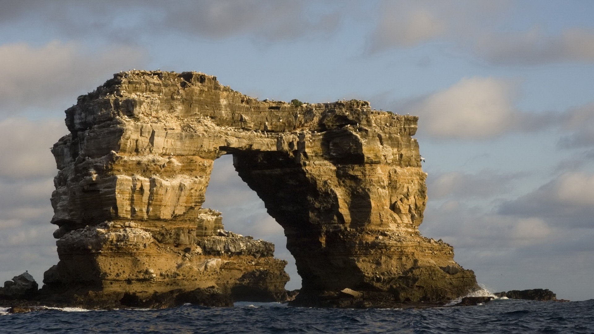 scheggiato arco di pietra mare golden gate rocce nuvole onde