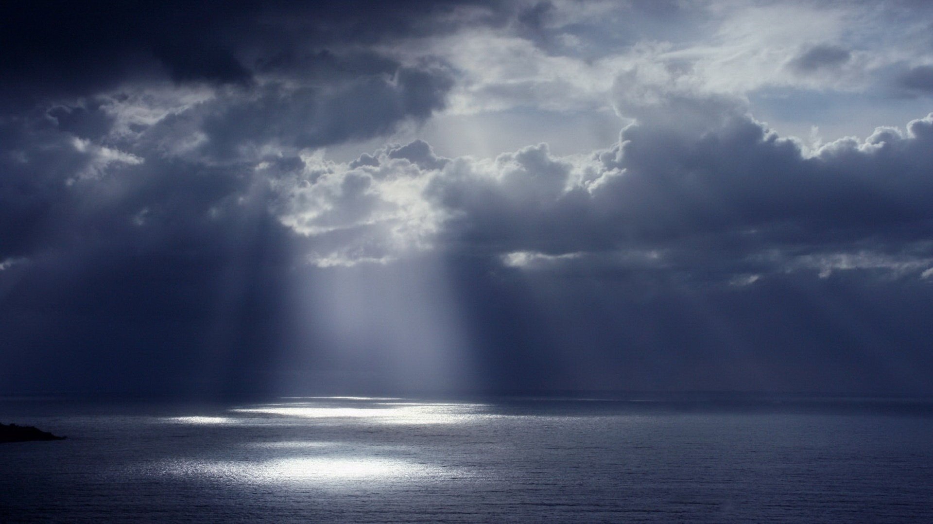 illuminez le soleil le ciel tendu la lueur de l eau le ciel