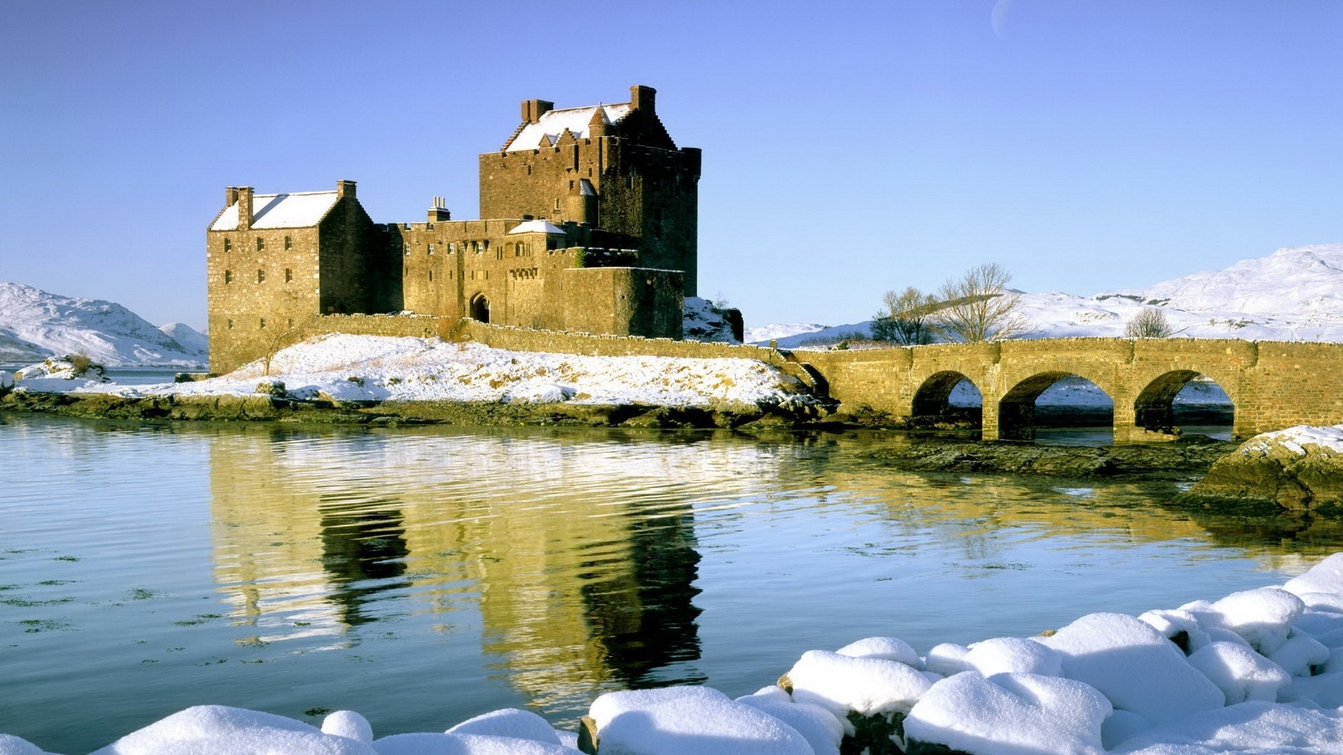 castle stone thaw river lake pond reflection nature house bridge arch snow