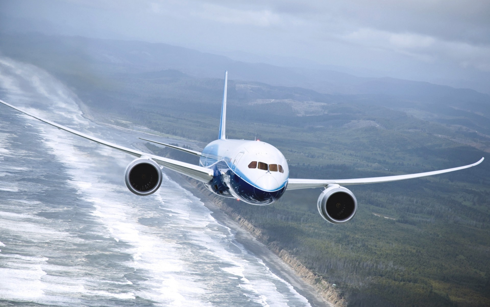 volando avión en el aire boeing