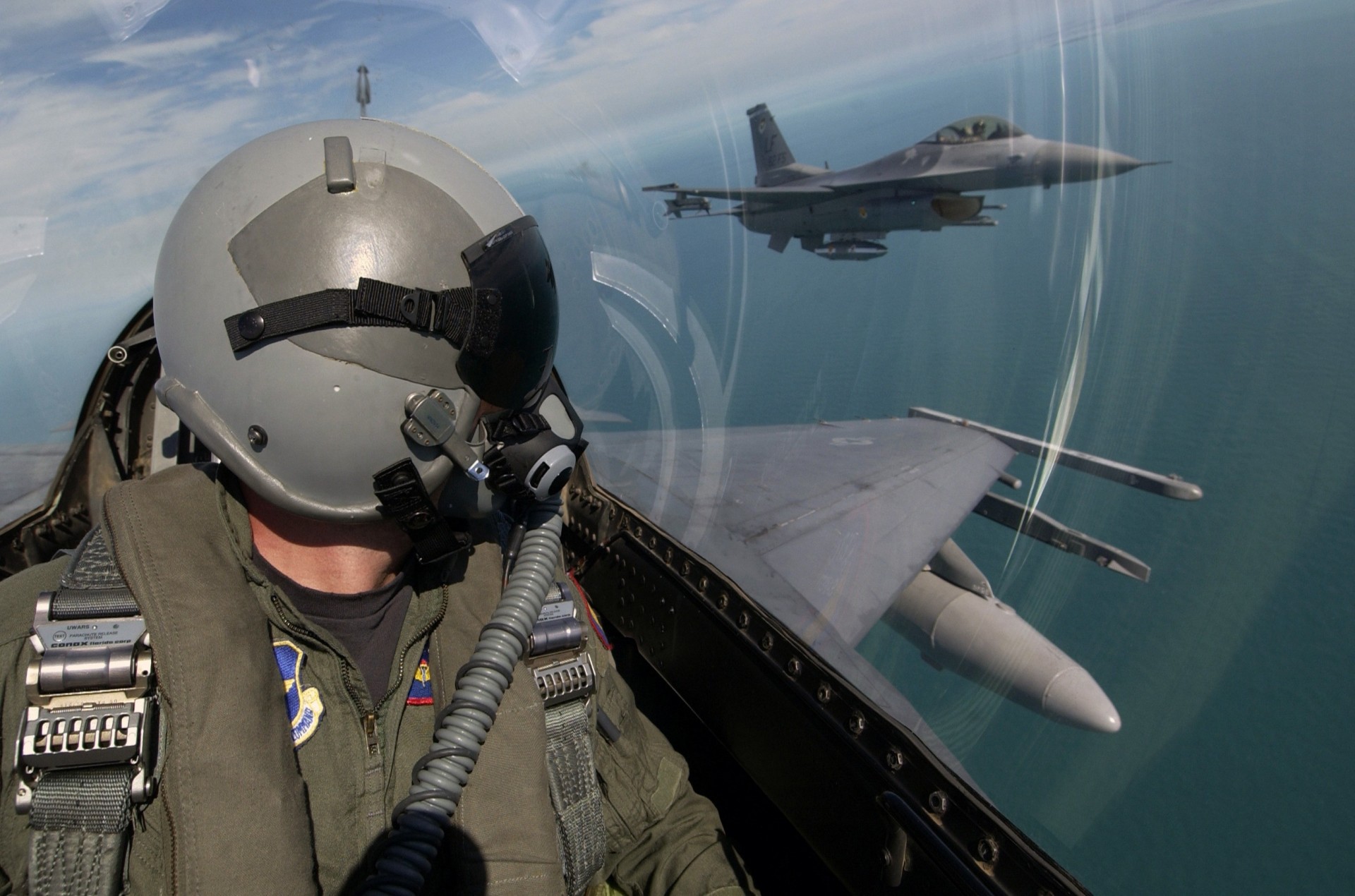 pilota aereo aviazione pilota casco cielo carta da parati nuvole militare cabina di pilotaggio