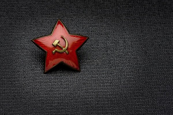 Ein roter Stern, der dem Krieger für besondere Verdienste während des Zweiten Weltkriegs gegeben wird
