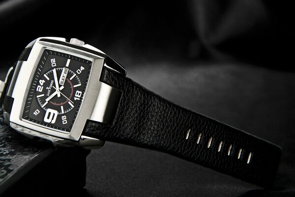 Montre Jack pierre noire avec bracelet en cuir