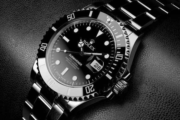 Черные титановые часы rolex на кожаном фоне