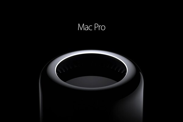 Colonne élégante mac pro sur fond noir