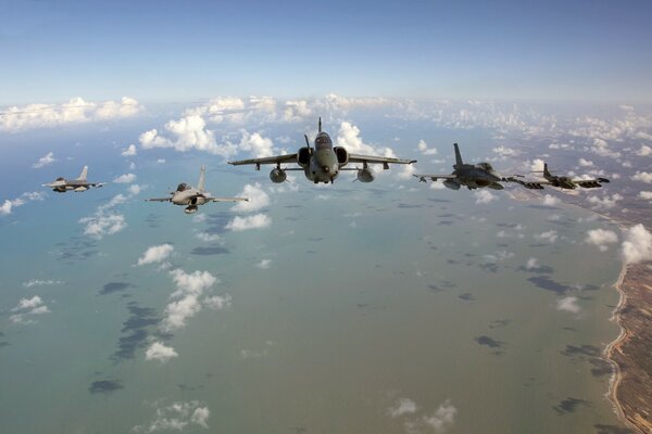 Exercice des avions Cruzex et Dassault rafale 113