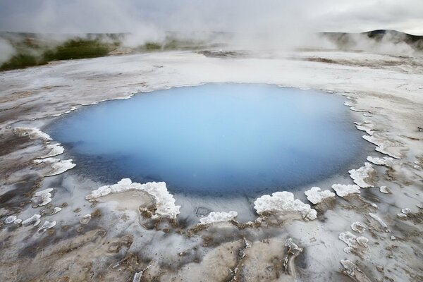 Brume chaude de source thermique