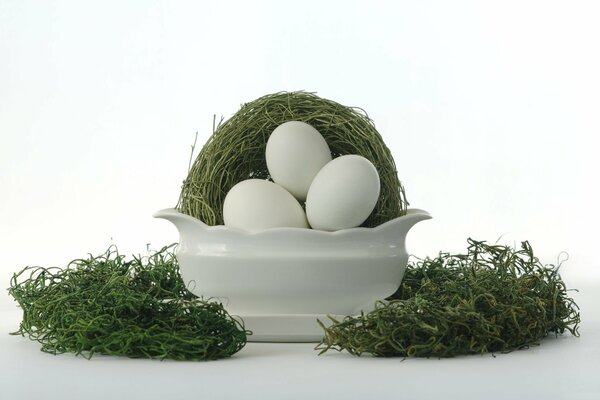 Composition d œufs et de légumes verts dans un bol