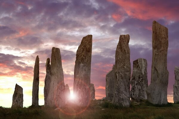 Sunset through the stones of antiquity