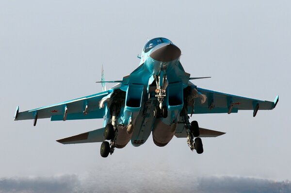 Landendes Flugzeug Sukhoi su-34