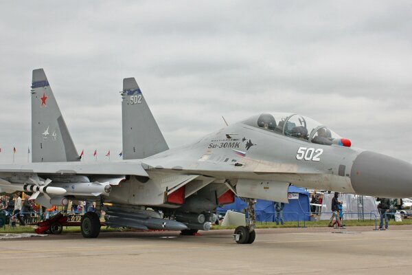 L aereo su - 30 MK presentato alla parata