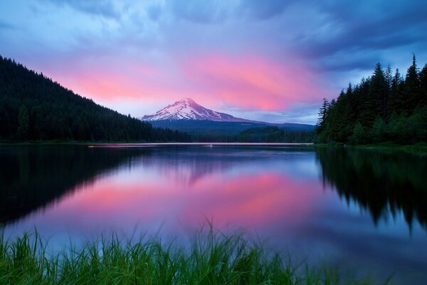 Reflejo en el lago del atardecer