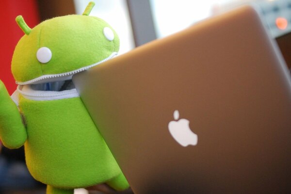 Toy android and apple laptop