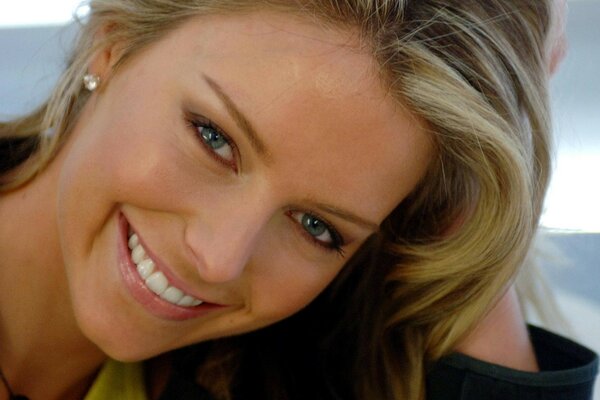 La sonrisa de Jennifer Hawkins en primer plano