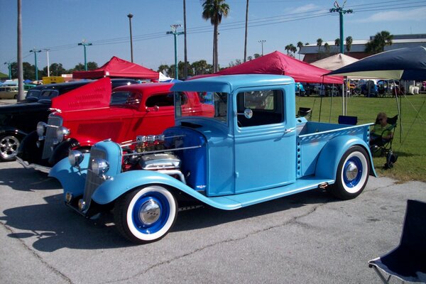 Blue classic Ford with open engine