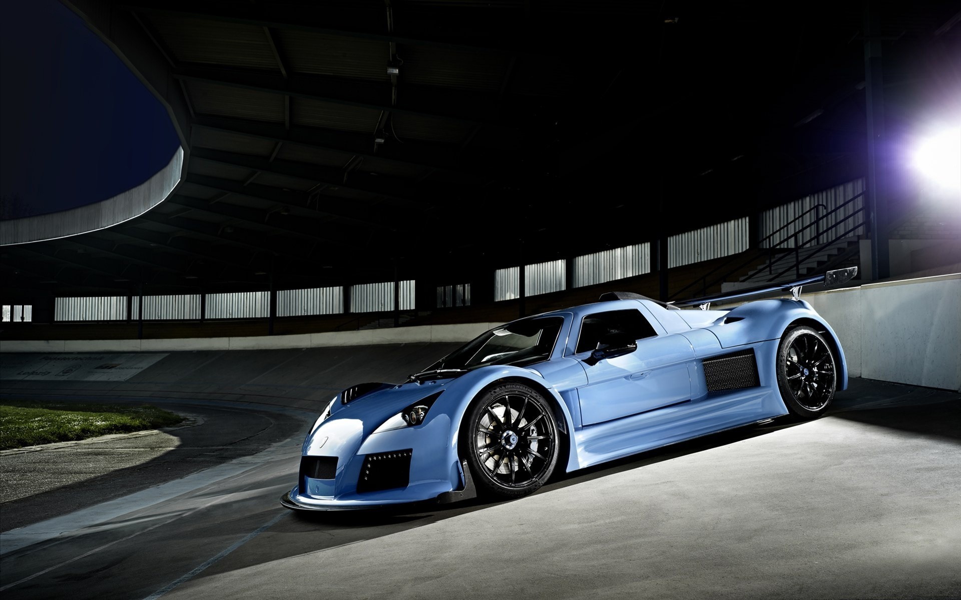 samochód 2011 apollo gumpert