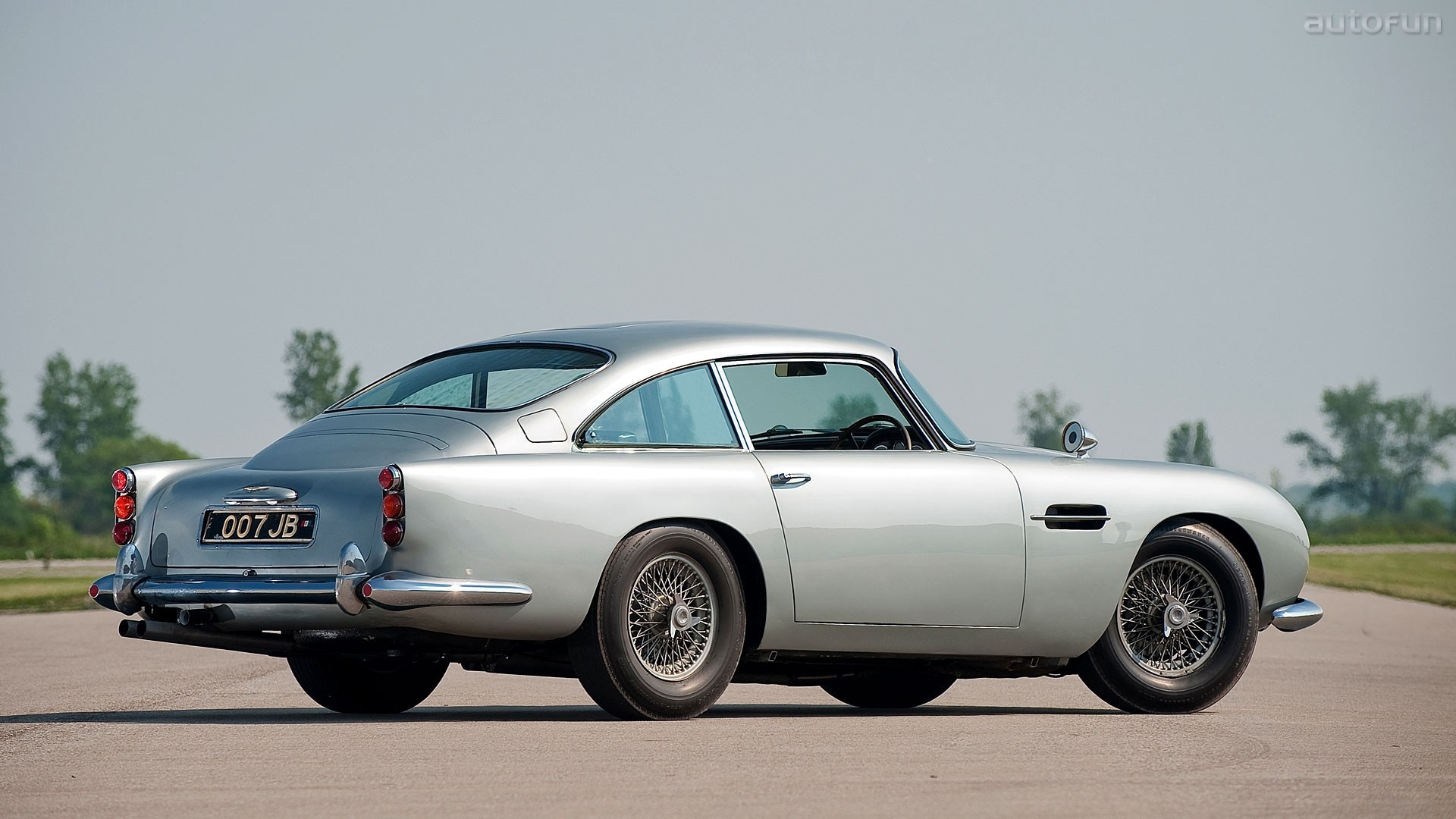 voiture aston sport classique