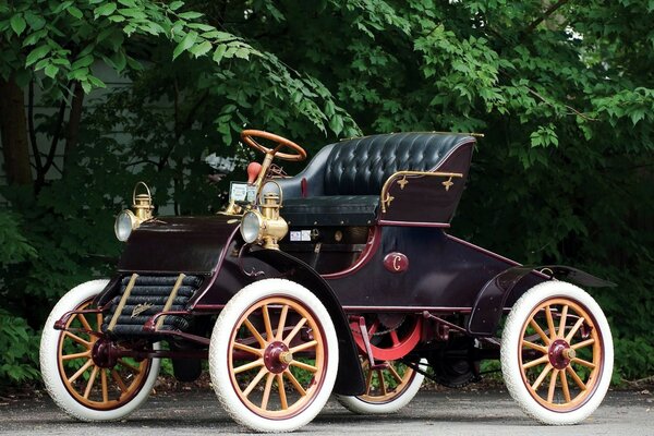 Coche antiguo. Una mirada al pasado