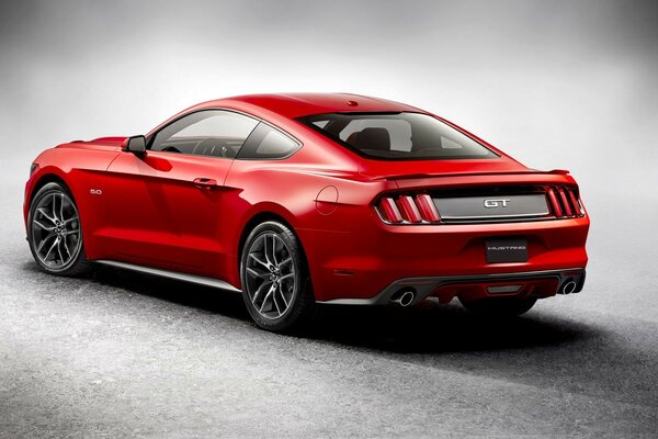 Auto Mustang Ford, gt, di colore rosso