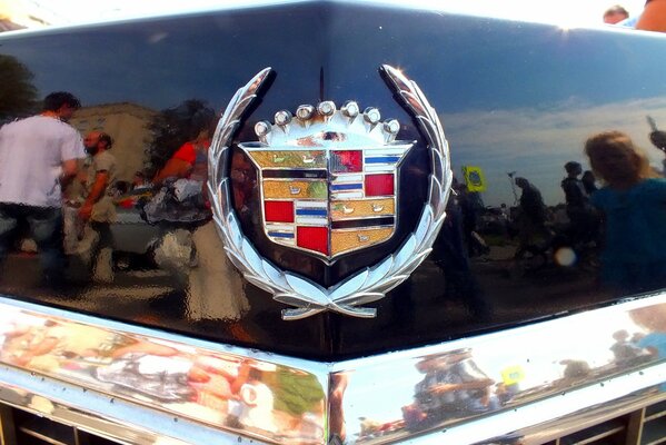 The emblem of the 1956 Cadillac car