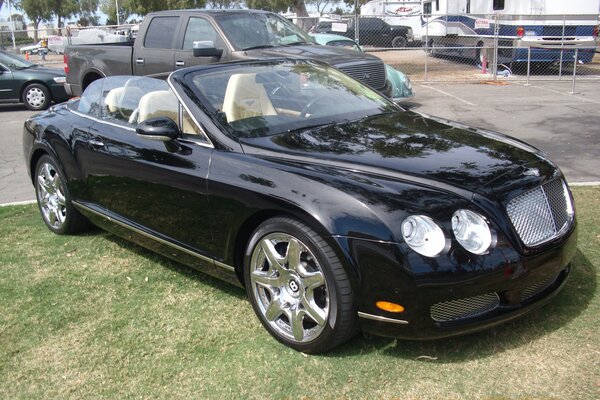 Czarny kabriolet Bentley comfort & Prestige