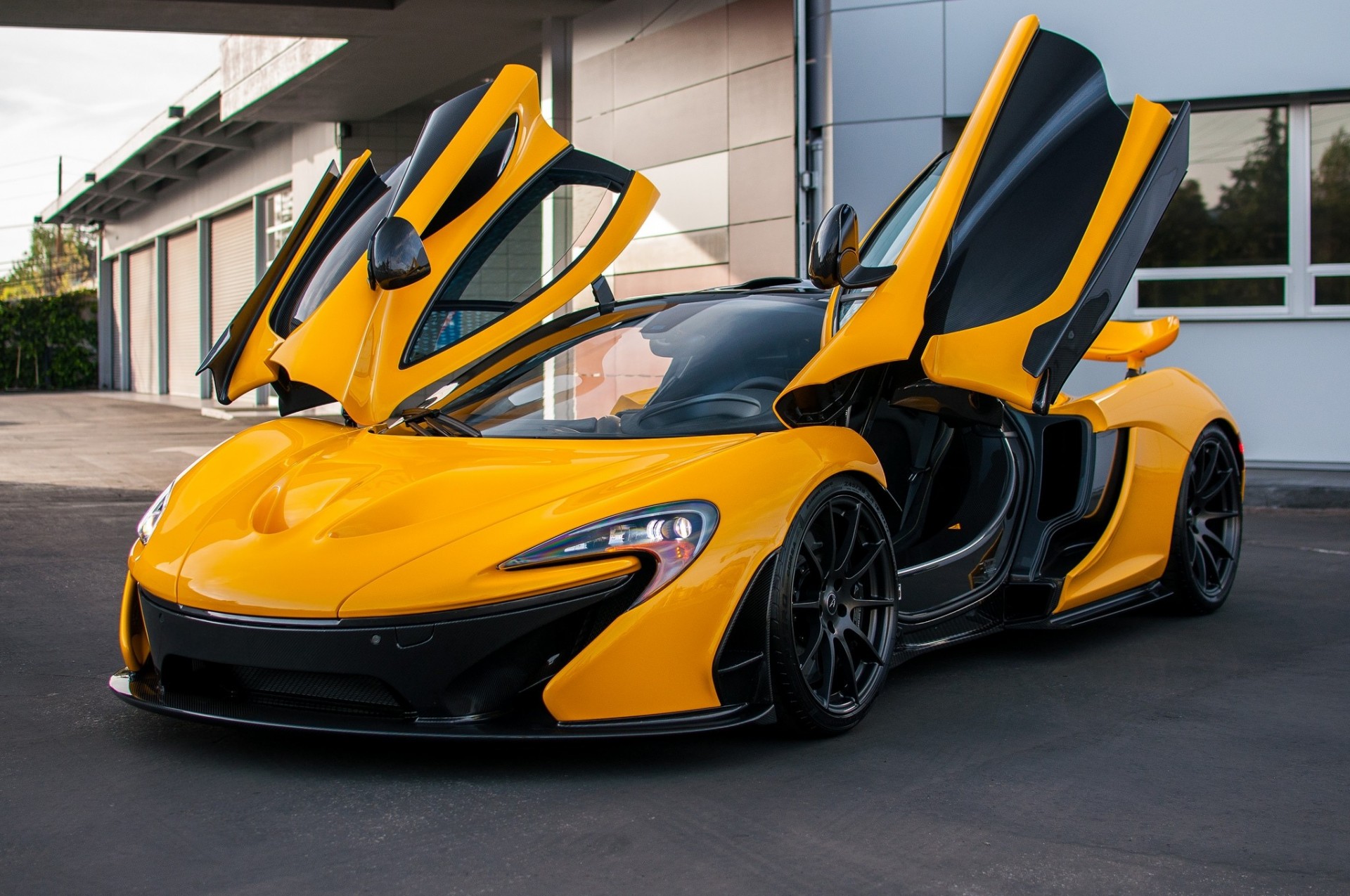 mclaren supercar yellow p1 volcano