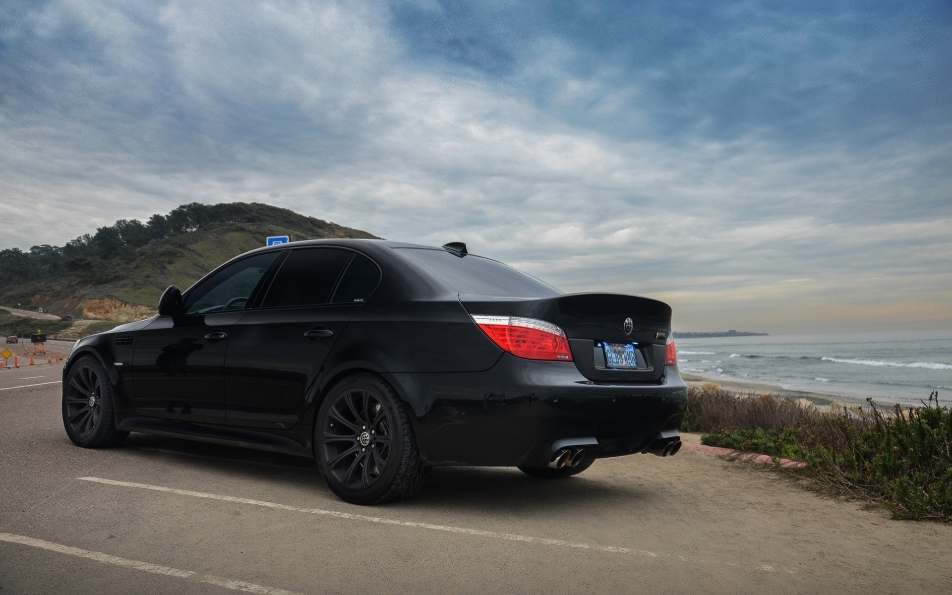 m5 bmw parcheggio nero cielo vista posteriore e60