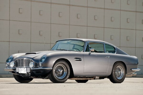 Voiture anglaise Aston Martin