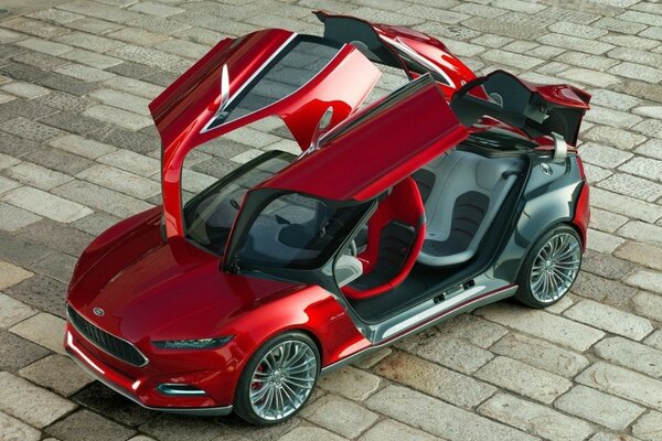 Coche rojo Ford Evos