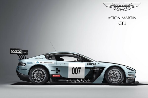 Sportlicher Aston martin in Blau