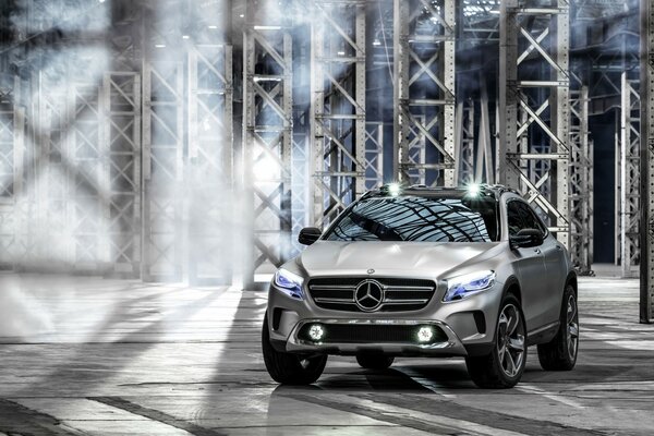 Mercedes Benz gray fifth generation on the background of scaffolding