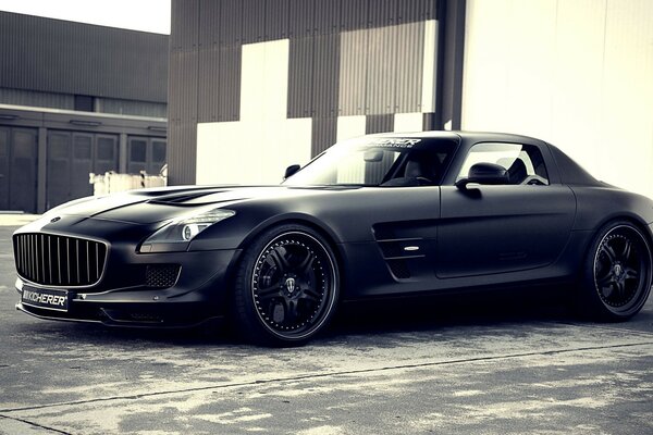 Black mercedes benz supersport