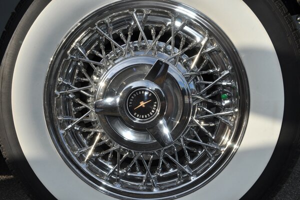 Chrome argent voiture disque