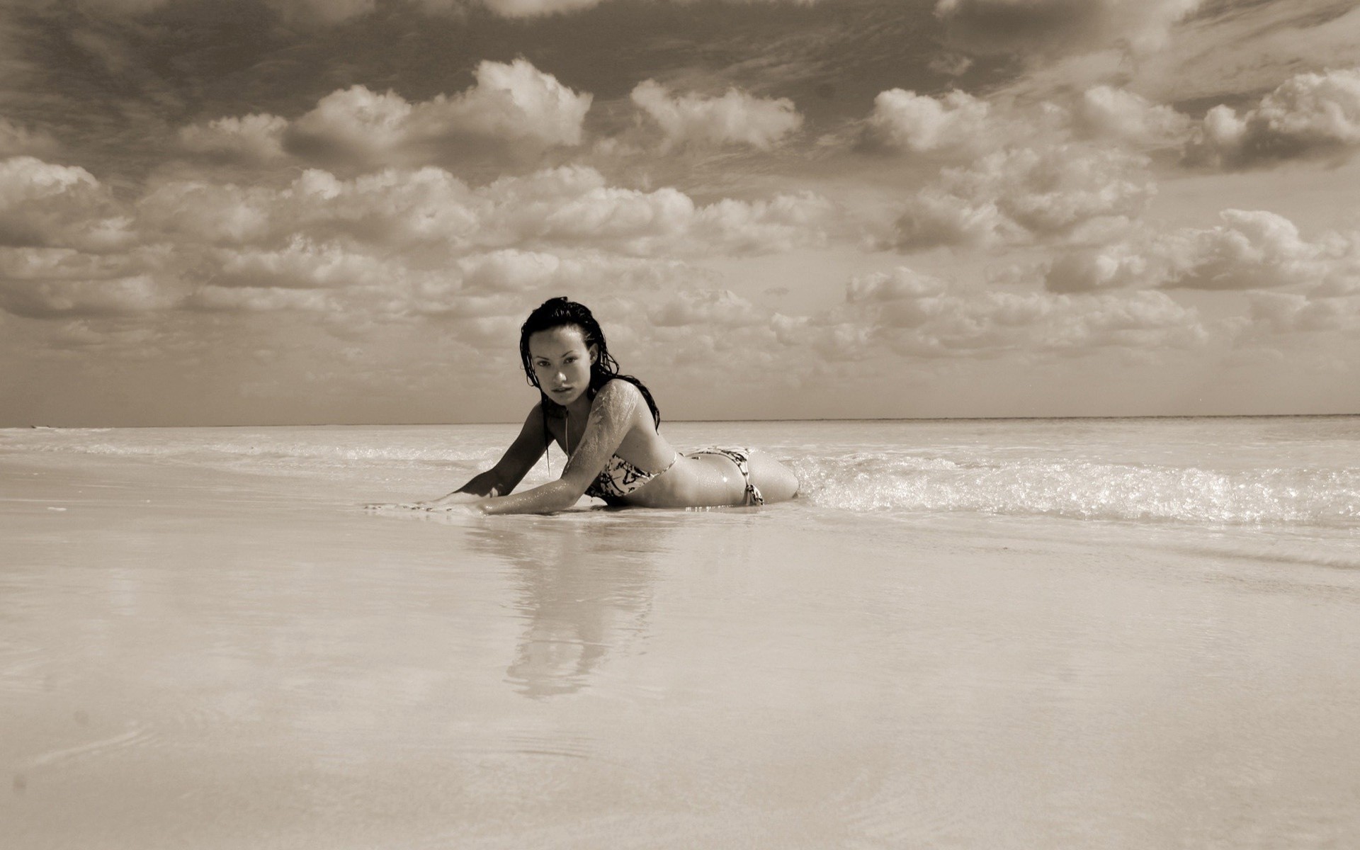 olivia wilde olivia wilde océan ciel nuages plage sable lapot