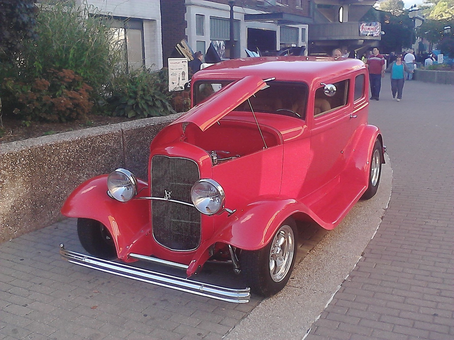 viejo clásico rojo fresco