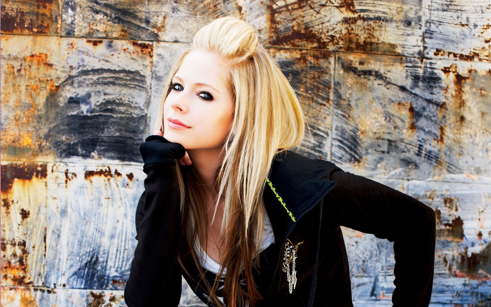 avril lavigne blond blick