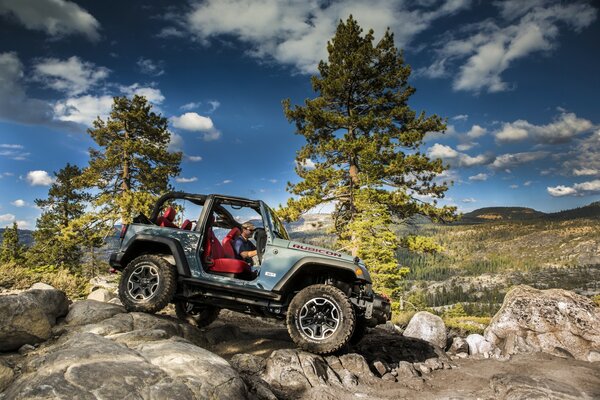 An American SUV stands on a rocky terrain