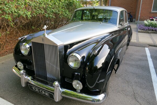 Belle voiture rétro de couleur noire