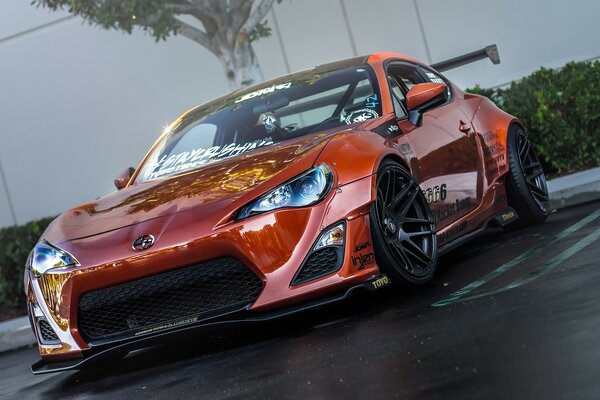 Orange scion avec belle tuning