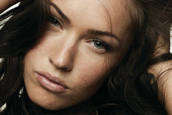 Megan Fox s face close up