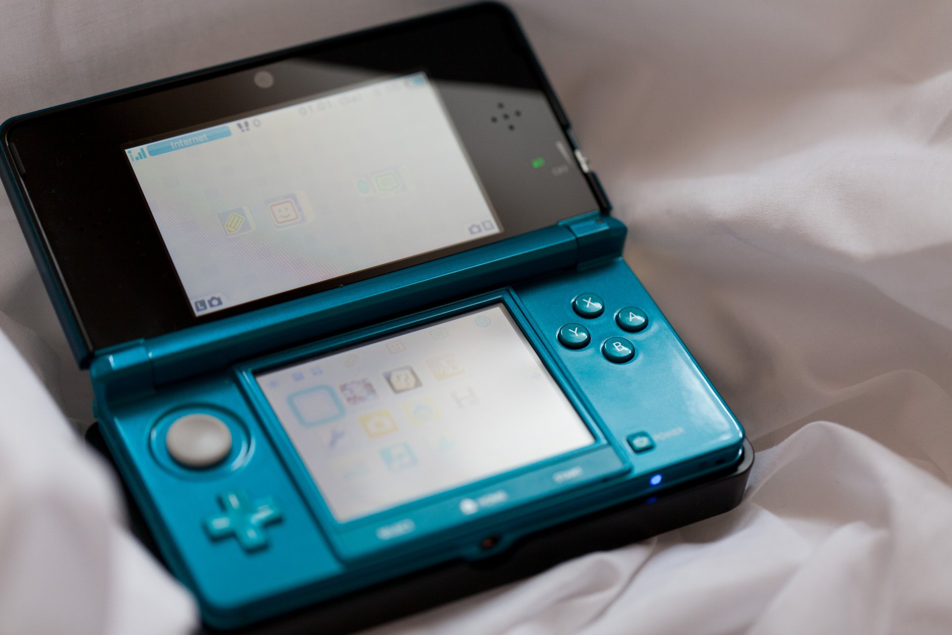 nintendo 3ds console portable