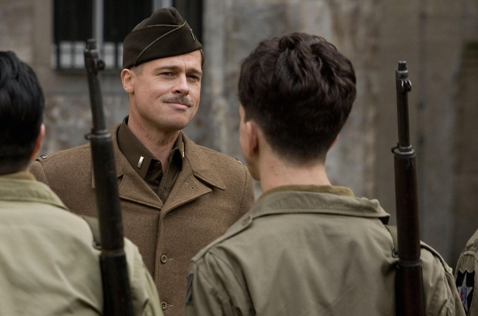 uniform militär junge männer waffen männer filmschauspieler kino brad pitt