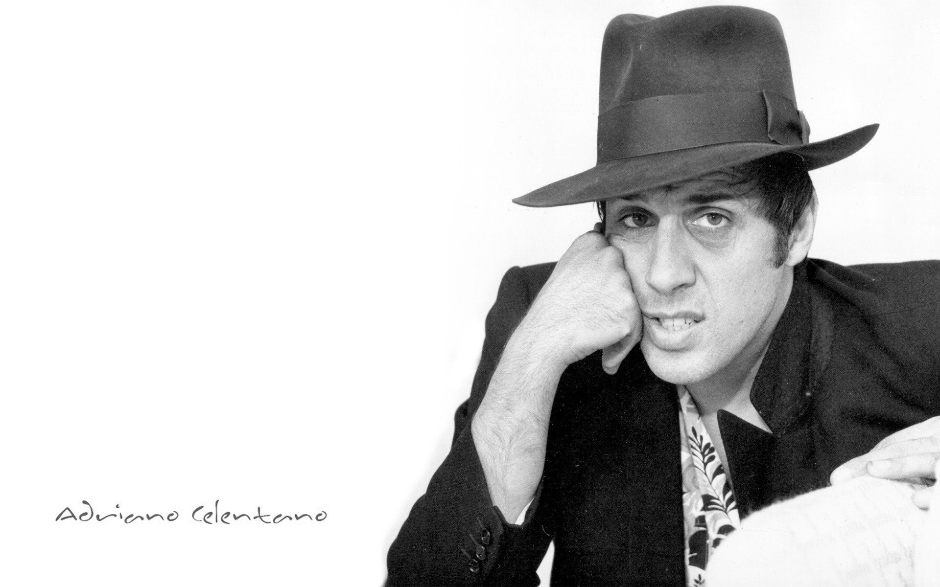 adriano celentano schauspieler sänger hut porträt schauspieler blick weißer hintergrund augen gesicht schwarzweiß